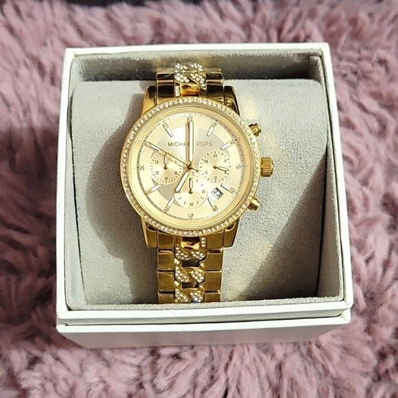 Michael Kors Women's Ritz Gold-Tone Stainless Steel Chain Bracelet Watch - Picture 5 of 6